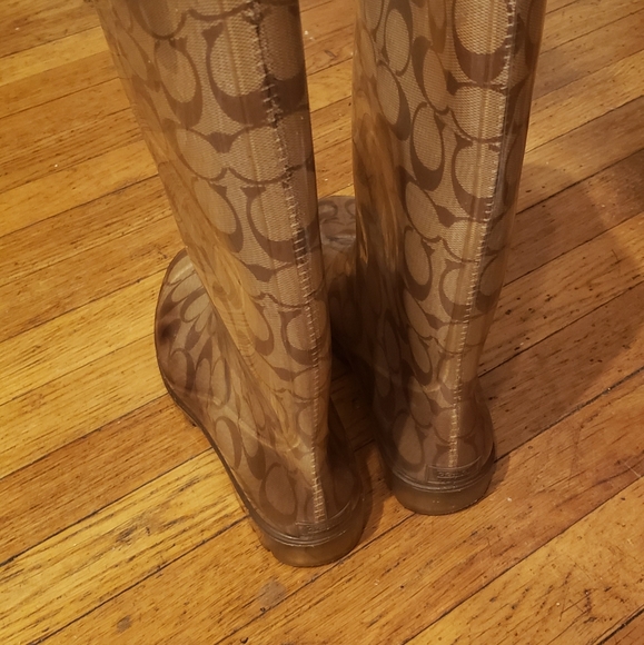 Rain boots - Picture 2 of 3
